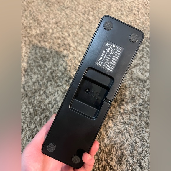 XBox One Game Control Holder & Charger - Picture 4 of 5